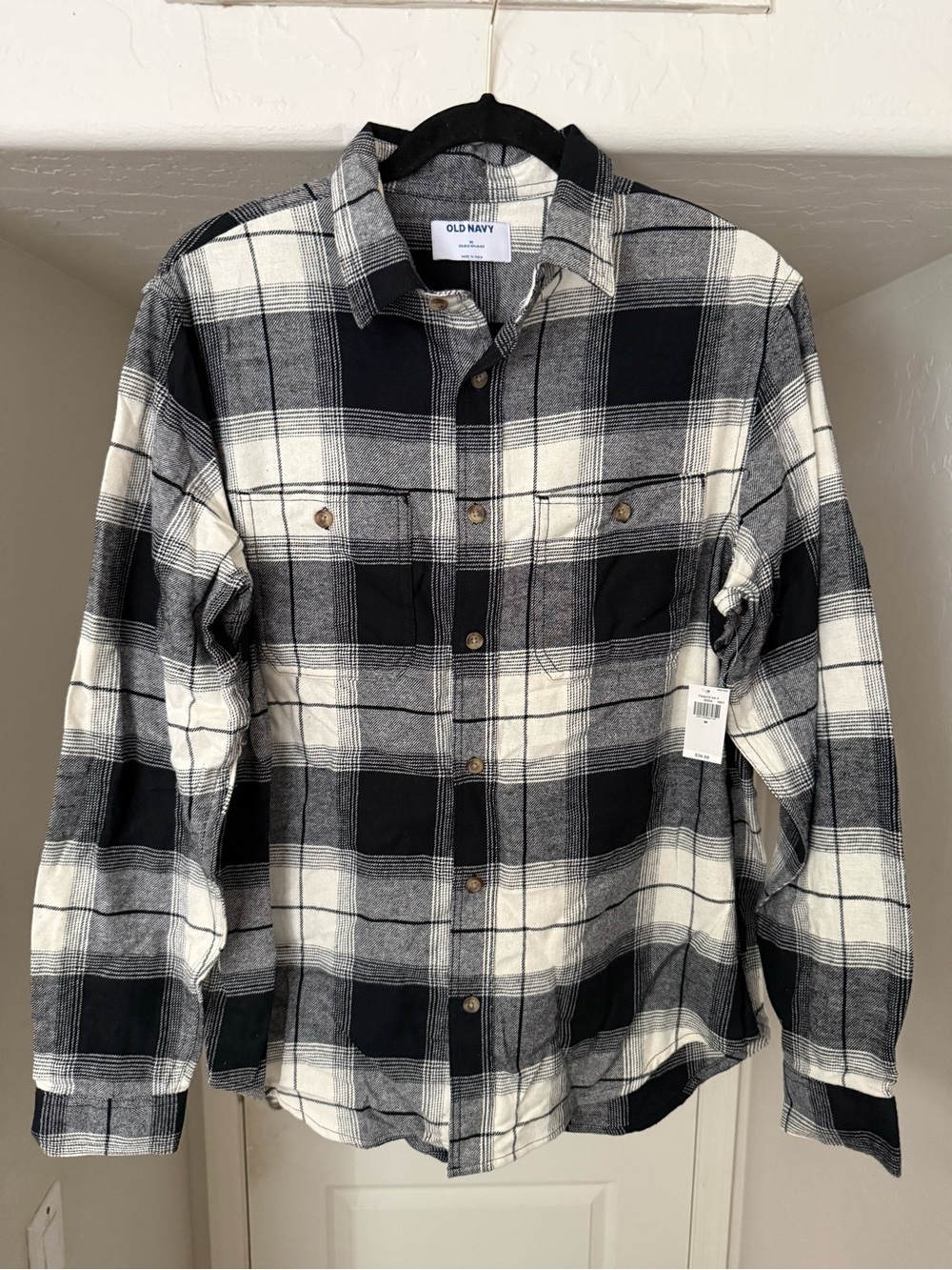 Old Navy Black & White Plaid Men's Long-Sleeve Button-Down Shirt